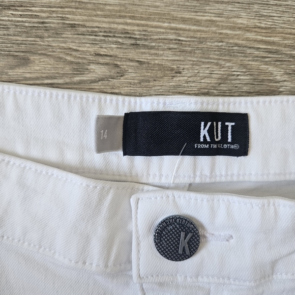 Kut From The Kloth Jane High Rise Short in White Denim - Picture 4 of 9
